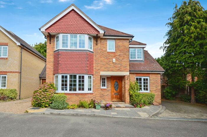 4 Bedroom Detached House For Sale In Jays Close, Bricket Wood, St. Albans, AL2