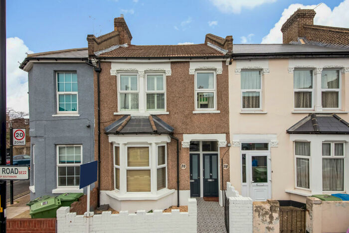 2 Bedroom Apartment To Rent In Whateley Road, East Dulwich, London, SE22