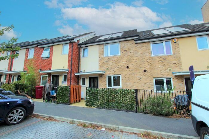 3 Bedroom Terraced House To Rent In Tay Road, Tilehurst, Reading, RG30