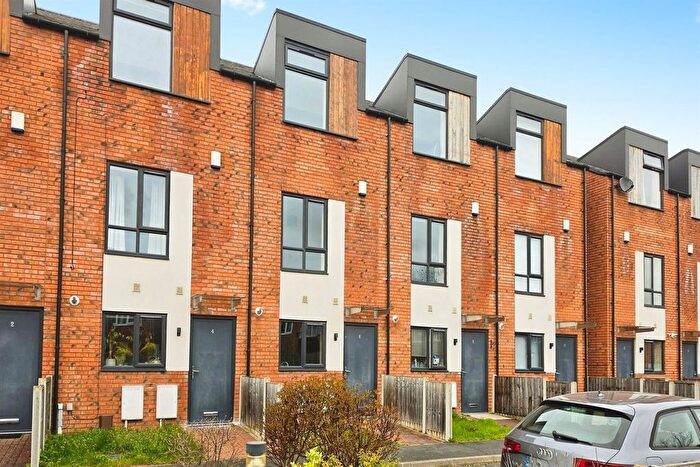 3 Bedroom Terraced House For Sale In Roberts Yard, Beeston, NG9