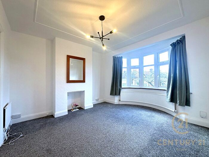 3 Bedroom Semi-Detached House To Rent In Grand Avenue, Berrylands, Surbiton, KT5
