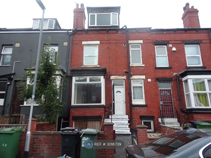 2 Bedroom Terraced House To Rent In Woodview Road, Leeds, LS11