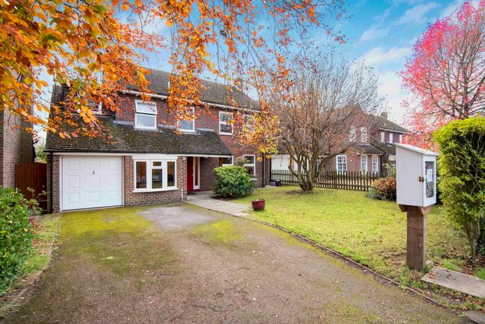 4 Bedroom Detached House To Rent In Lock Road, Marlow SL7