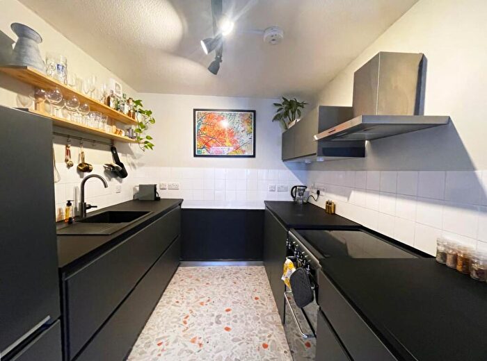 1 Bedroom Flat For Sale In Wheeler Gardens, London, N1