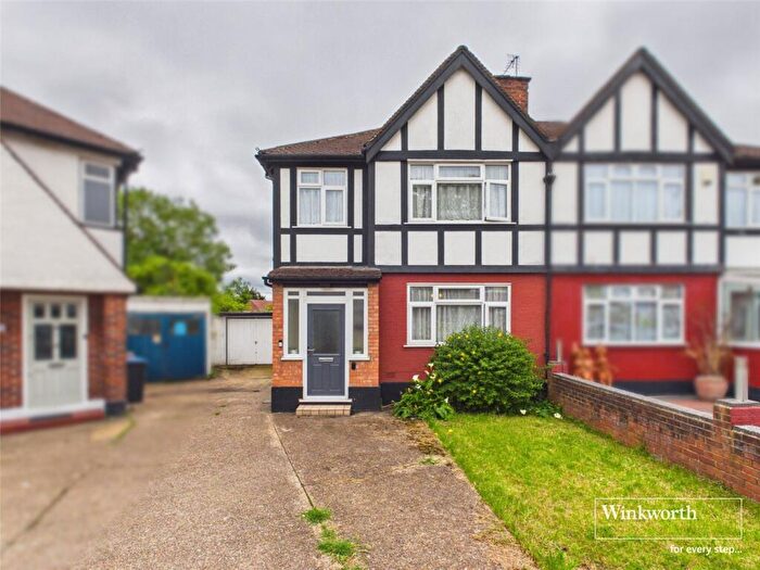 3 Bedroom Semi Detached House For Sale In Dorchester Way, Harrow, Middlesex, HA3