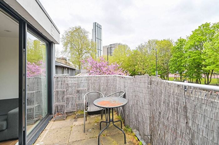 2 Bedroom Flat To Rent In City Road, Angel, London, EC1V