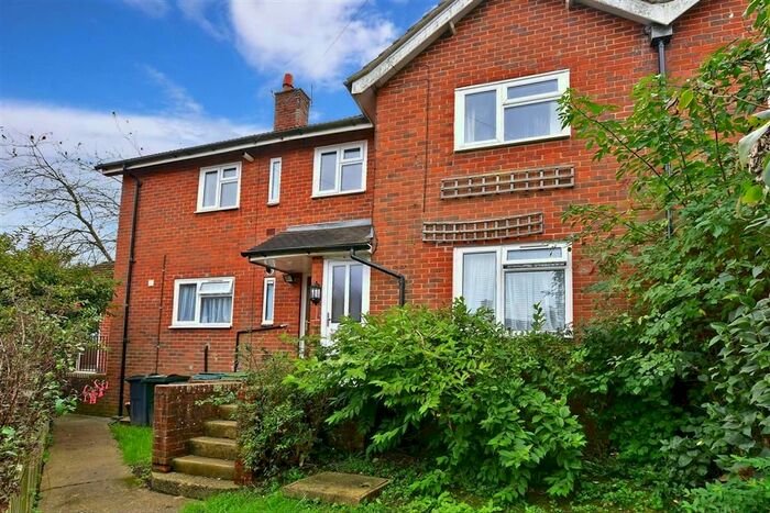 2 Bedroom Maisonette For Sale In Wykeham Grove, Leeds, Maidstone, Kent ME17