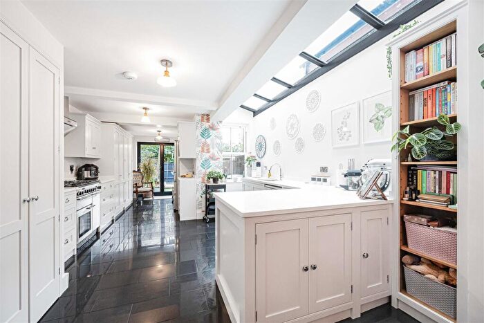 3 Bedroom Terraced House For Sale In De Montfort Road, Reading, RG1