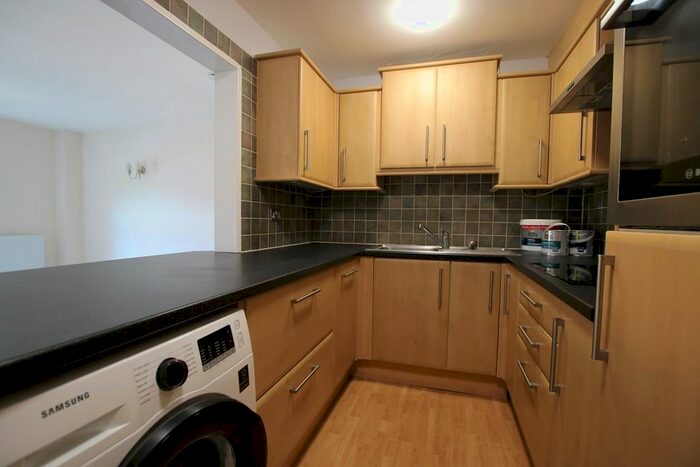 2 Bedroom Flat To Rent In Milton Gardens, Wokingham, RG40