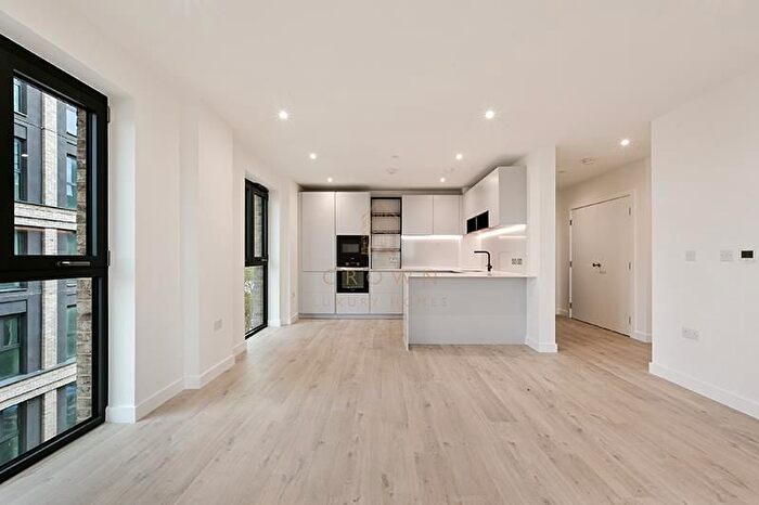 2 Bedroom Flat To Rent In Darter House, Woodberry Down, N4