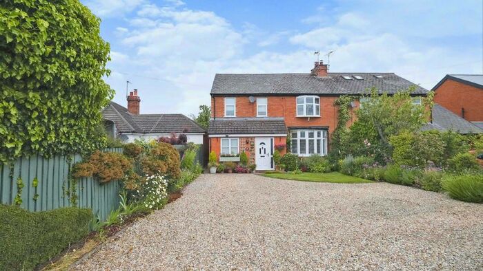4 Bedroom Semi-Detached House For Sale In Gannaway, Norton Lindsey, Warwick, CV35