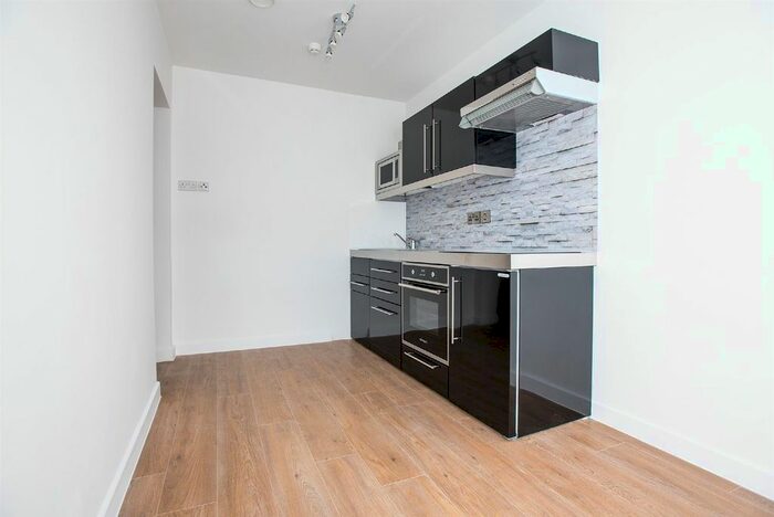 1 Bedroom Flat To Rent In Platform Road, Ocean Village, Southampton, SO14
