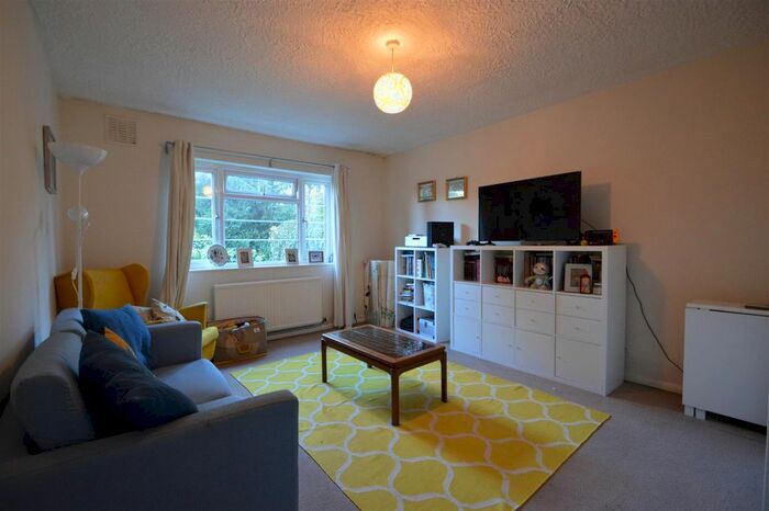 2 Bedroom Flat To Rent In Wilmer Crescent, Kingston Upon Thames, KT2