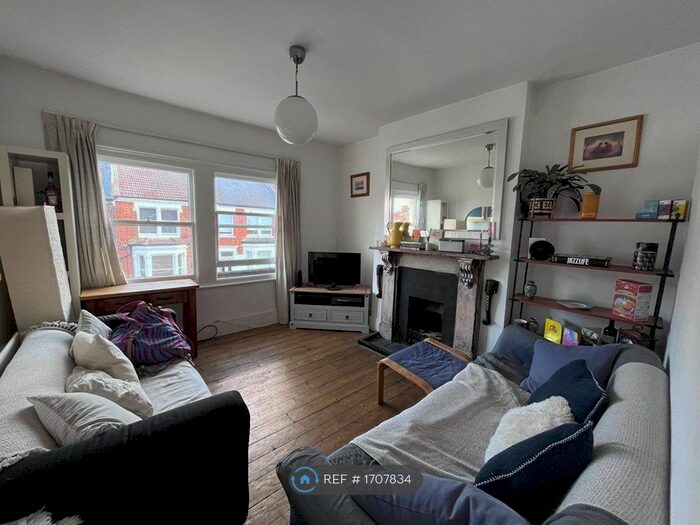 2 Bedroom Flat To Rent In Prideaux Road, London, SW9