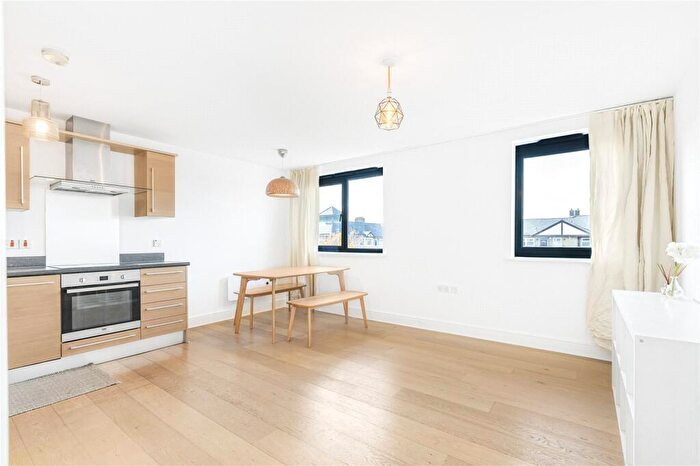 1 Bedroom Apartment To Rent In Digby Street, London, E2
