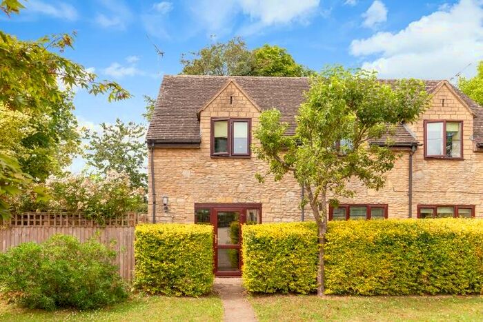 1 Bedroom Apartment To Rent In Lawton Avenue, Carterton, OX18