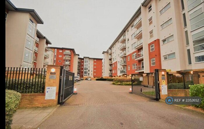 2 Bedroom Flat To Rent In Tamblin Way, Hatfield, AL10