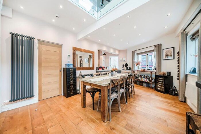 2 Bedroom Flat For Sale In Wapping High Street, Wapping, E1W