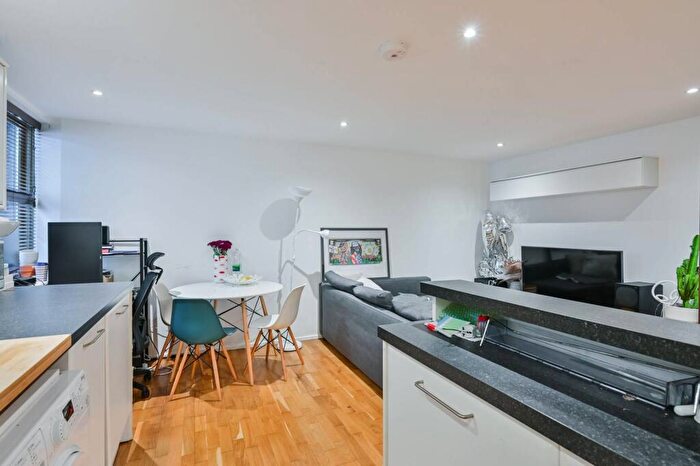 1 Bedroom Flat To Rent In Chalton Street, Euston, London, NW1
