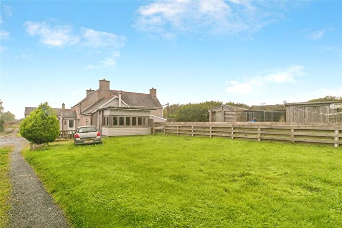 5 Bedroom Semi-Detached House For Sale In Benllech, Isle Of Anglesey, Sir Ynys Mon, LL74