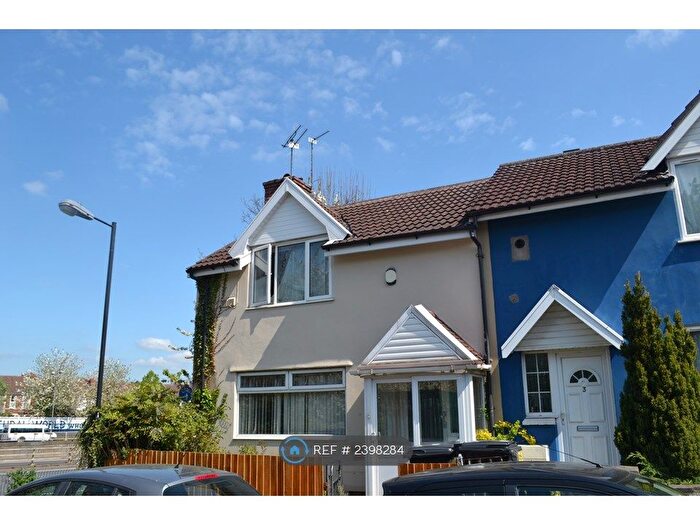 4 Bedroom End Of Terrace House To Rent In Gable Road, Bristol, BS5
