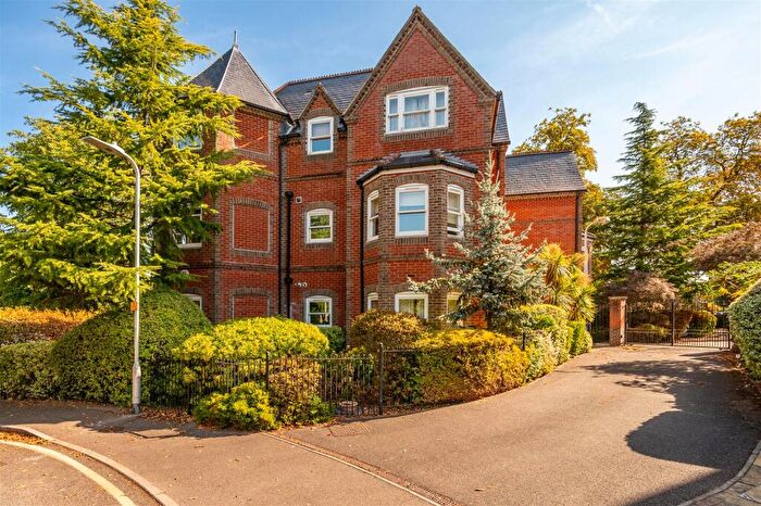 2 Bedroom Apartment For Sale In Cadugan Place, Reading, RG1