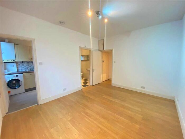 1 Bedroom Flat To Rent In Eccleston Road, London, W13