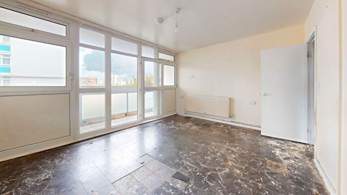 1 Bedroom Flat For Sale In Henshall Point, Bromley High Street, Bow, London, E3