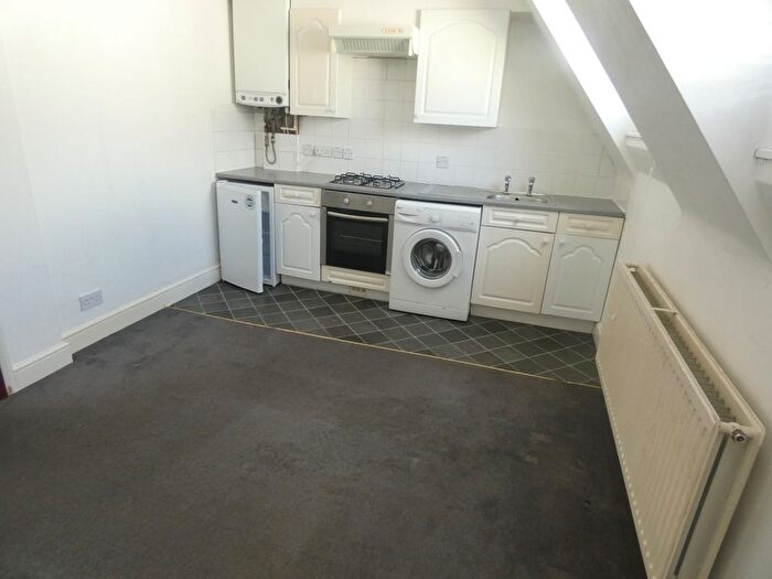 1 Bedroom Flat To Rent In Roman Road, London, E3