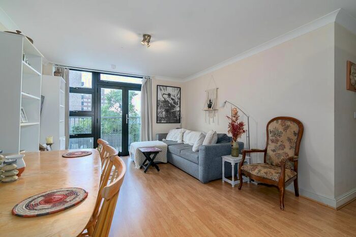 2 Bedroom Flat To Rent In Maltings Close, London, E3