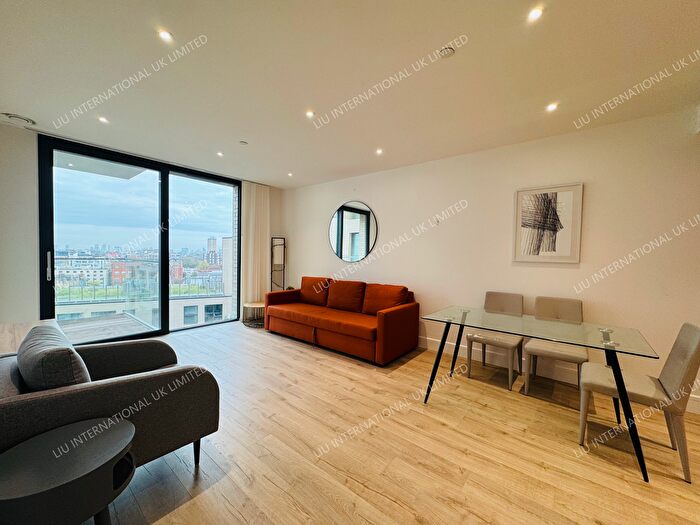 2 Bedroom Flat To Rent In Piazza Walk, London, E1