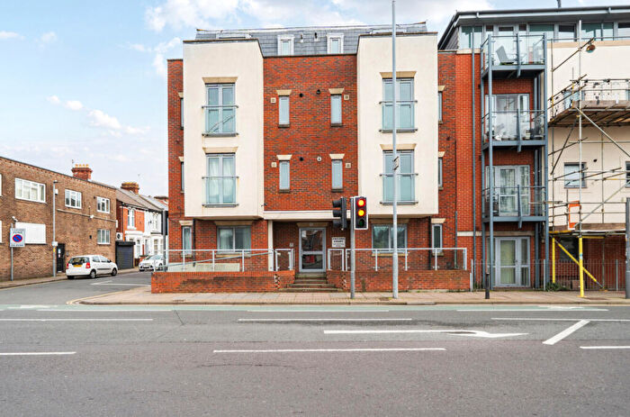 2 Bedroom Flat For Sale In Fratton Road, Portsmouth, Hampshire, PO1