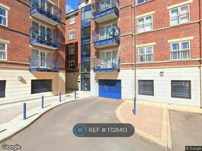 3 Bedroom Flat To Rent In Carisbrooke Road, Leeds, LS16