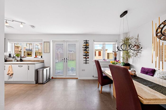 4 Bedroom Detached House For Sale In Lamond Crescent, Winchburgh, EH52