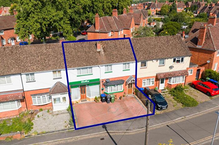 3 Bedroom Terraced House For Sale In Newburgh Crescent, Warwick, Warwickshire, CV34