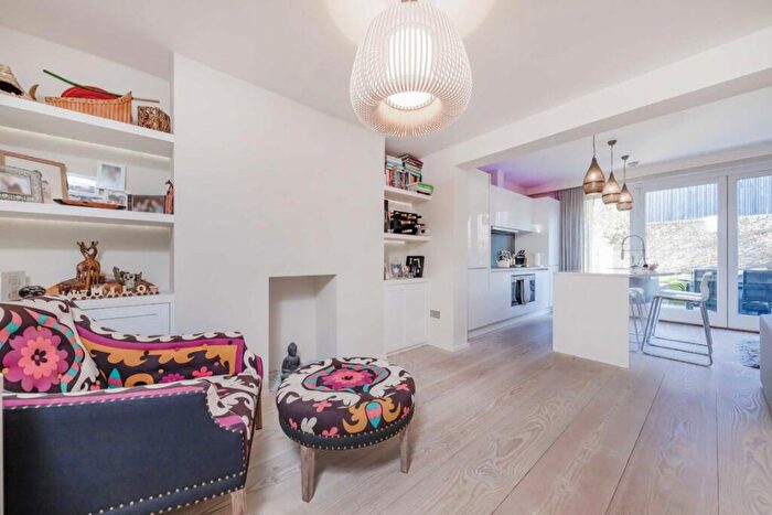 1 Bedroom Flat To Rent In Southgate Road, Islington, N1