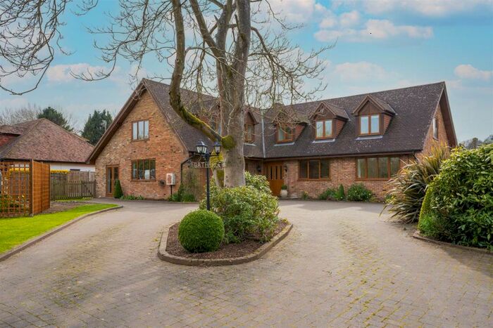 5 Bedroom Detached House For Sale In Potten End Hill, Water End, HP1