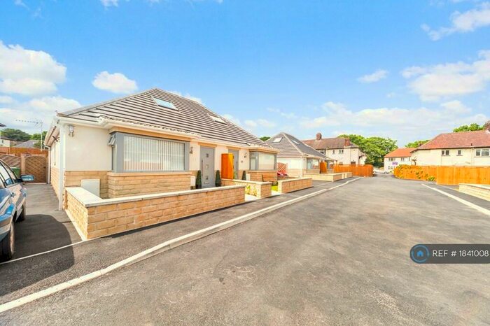 3 Bedroom Bungalow To Rent In Redesdale Grove, Leeds, LS16