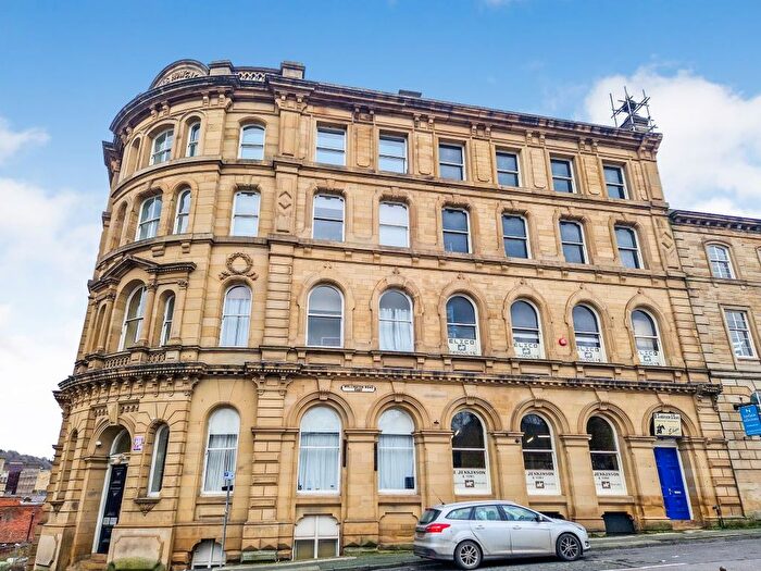 1 Bedroom Flat For Sale In Flt Howgate House, Dewsbury, West Yorkshire, WF13