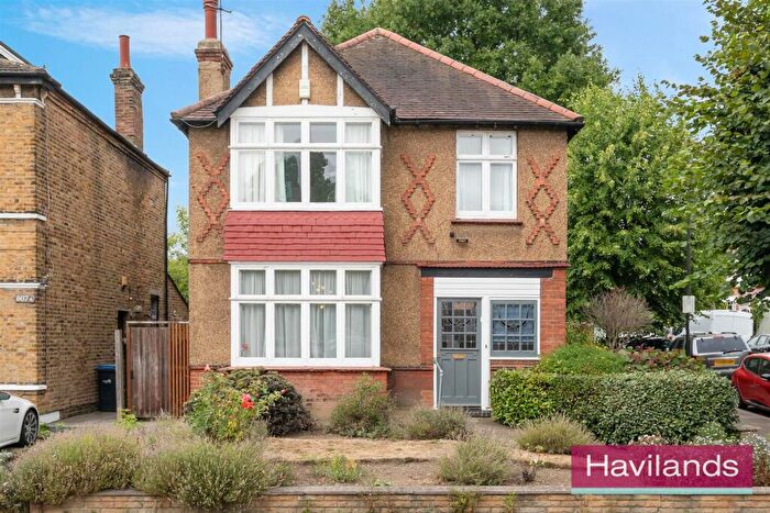 5 Bedroom Detached House For Sale In Green Lanes, Winchmore Hill, N21