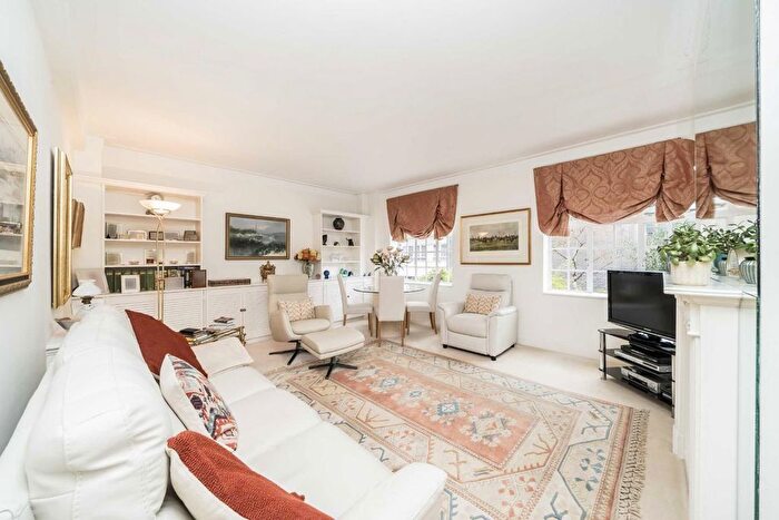 2 Bedroom Flat For Sale In Chelsea Manor Gardens, London, SW3