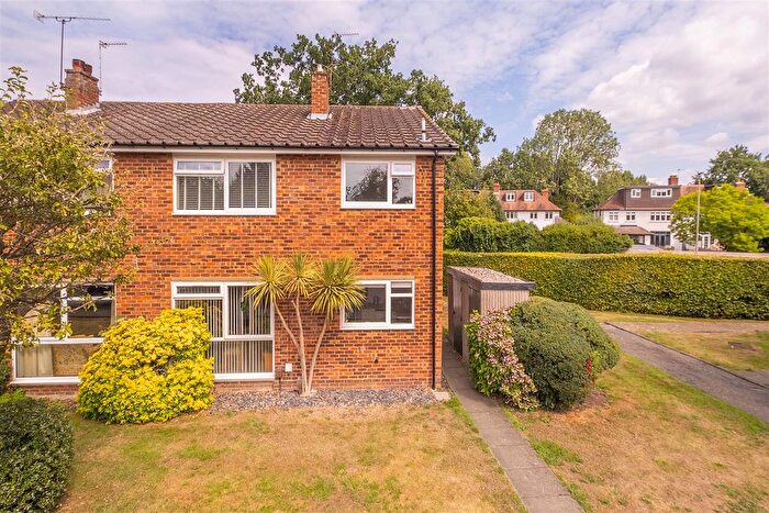 2 Bedroom Maisonette For Sale In Warwick Gardens, Thames Ditton, KT7