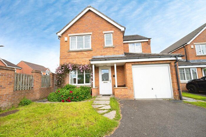 4 Bedroom Detached House For Sale In Milnes Court, Bradford, BD6