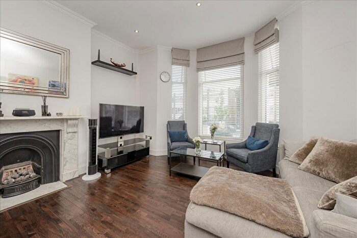 2 Bedroom Flat For Sale In Devonport Road, Shepherd's Bush, W12