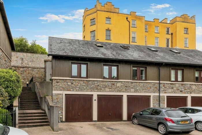 3 Bedroom End Of Terrace House To Rent In Vanbrugh Lane, Bristol, BS16