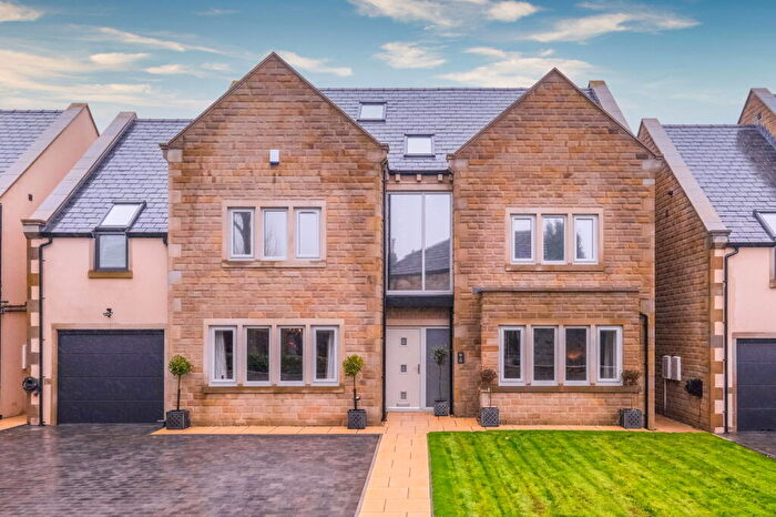 6 Bedroom Detached House For Sale In Bowling View, Northowram, Halifax, HX3