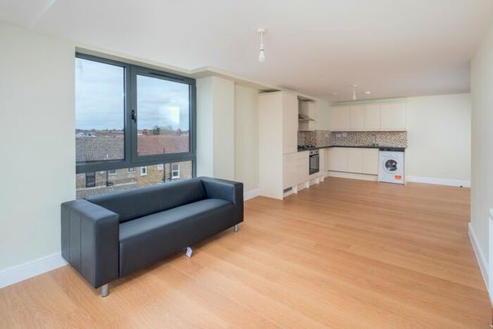 3 Bedroom Flat To Rent In Cameron Road, Seven Kings, Ilford, IG3