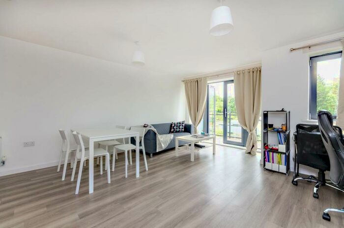 1 Bedroom Flat To Rent In Walnut Tree Close, Guildford, GU1