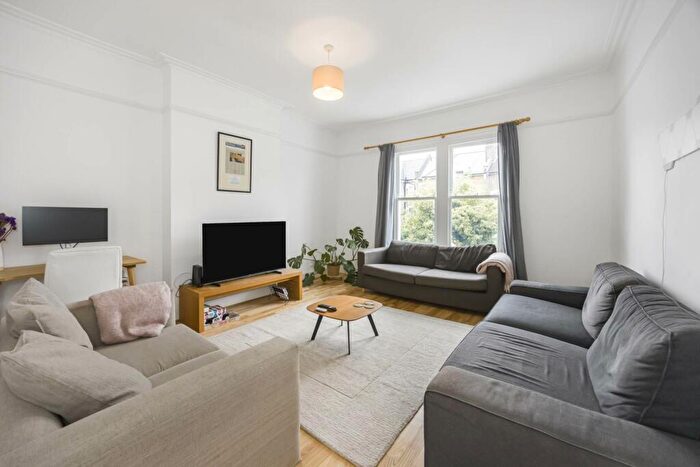 2 Bedroom Flat To Rent In Queen Elizabeth Walk, Stoke Newington, N16