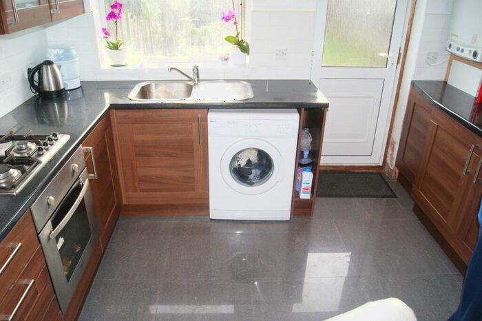 3 Bedroom Property To Rent In Oakfield Avenue, Slough, Berkshire, SL1